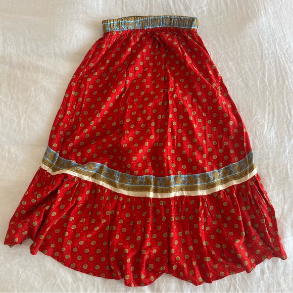 SISTERS OF THE TRIBE Petite Floral Print Ruffle Tie Front Crop Top & Midi Skirt - Picture 13 of 16